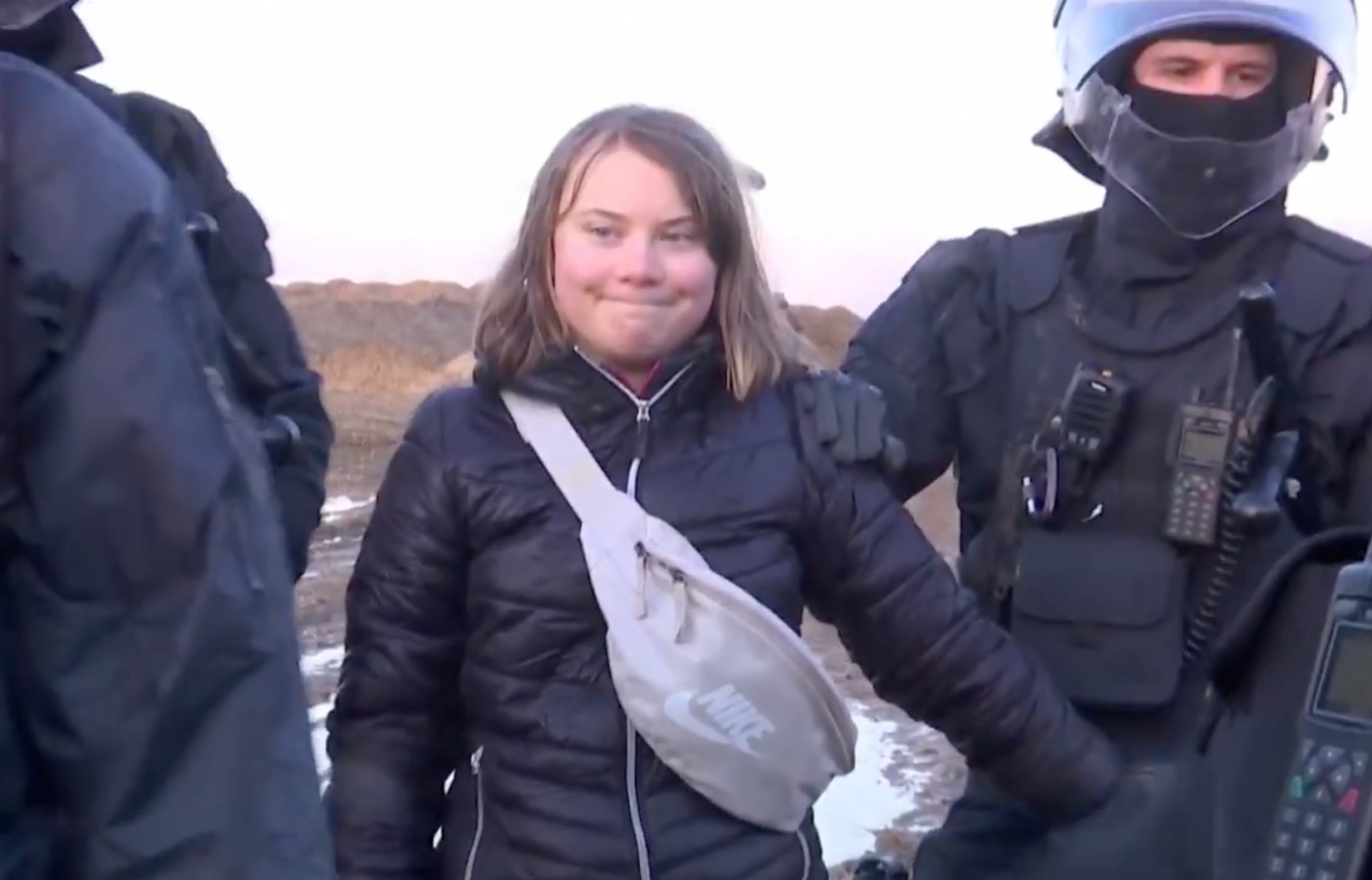 Greta Thunberg é condenada por desobedecer ordem policial em protesto