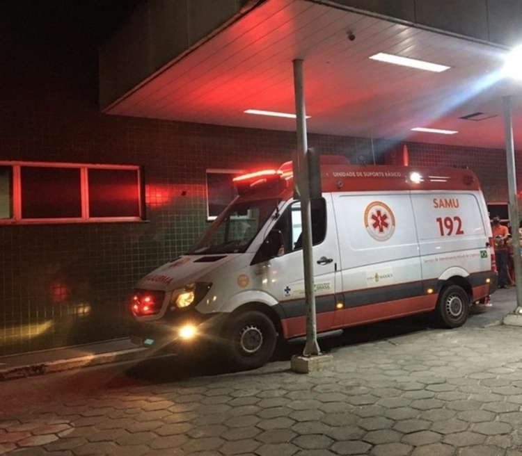 Mulher leva tiro no pé por criminosos em motocicleta em Manaus 