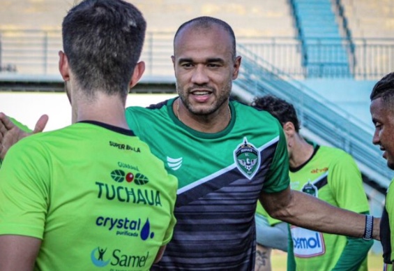 Negociação com Itamar Schulle não avança, e Manaus anuncia Roger Silva como técnico
