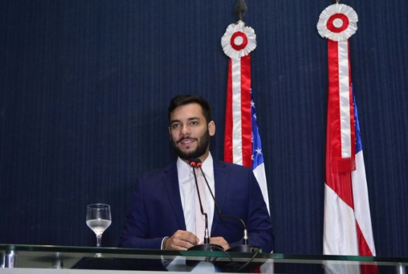 Ex-deputado Platiny Soares é acusado de nepotismo na Aleam