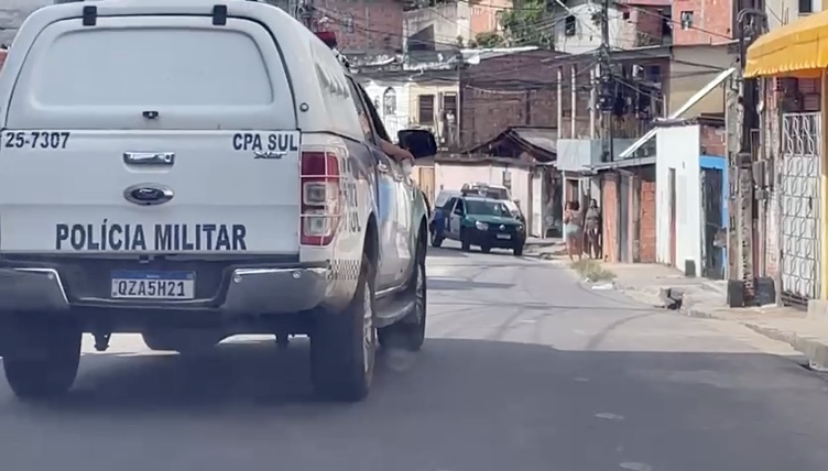 Homens armados abordam Samu e exigem que profissionais atendam baleado em beco de Manaus