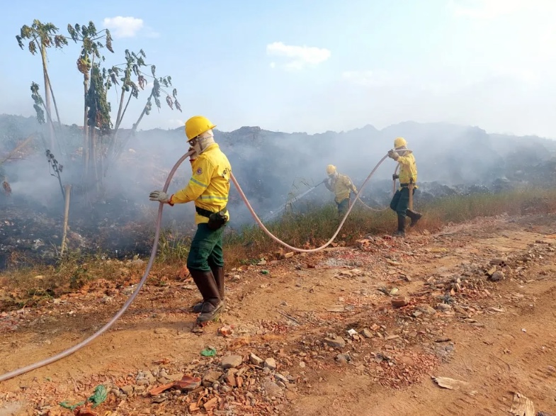 Incêndio de grandes proporções atinge lixão no interior do Amazonas