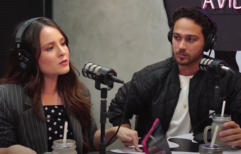 Larissa Manoela fala sobre administrar carreira e noivo entrega: ‘colocavam coisas na cabeça dela’