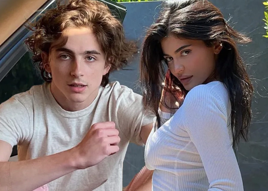 TMZ afirma que Kylie e Timothée ainda estão juntos após site apontar 'pé na bunda'