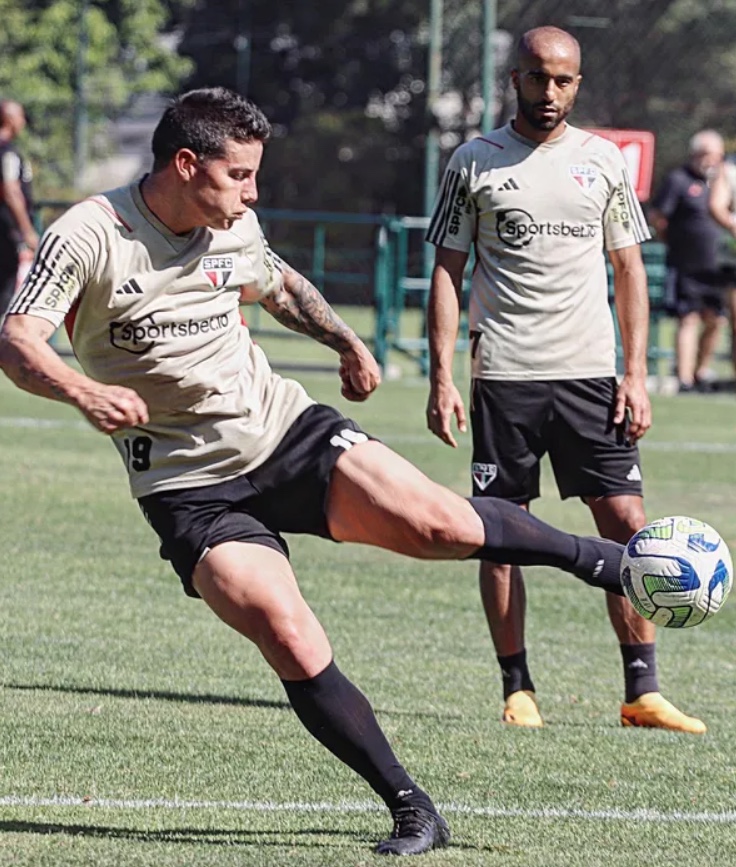 À espera da emissão de CPF, São Paulo corre para ter James na Copa do Brasil