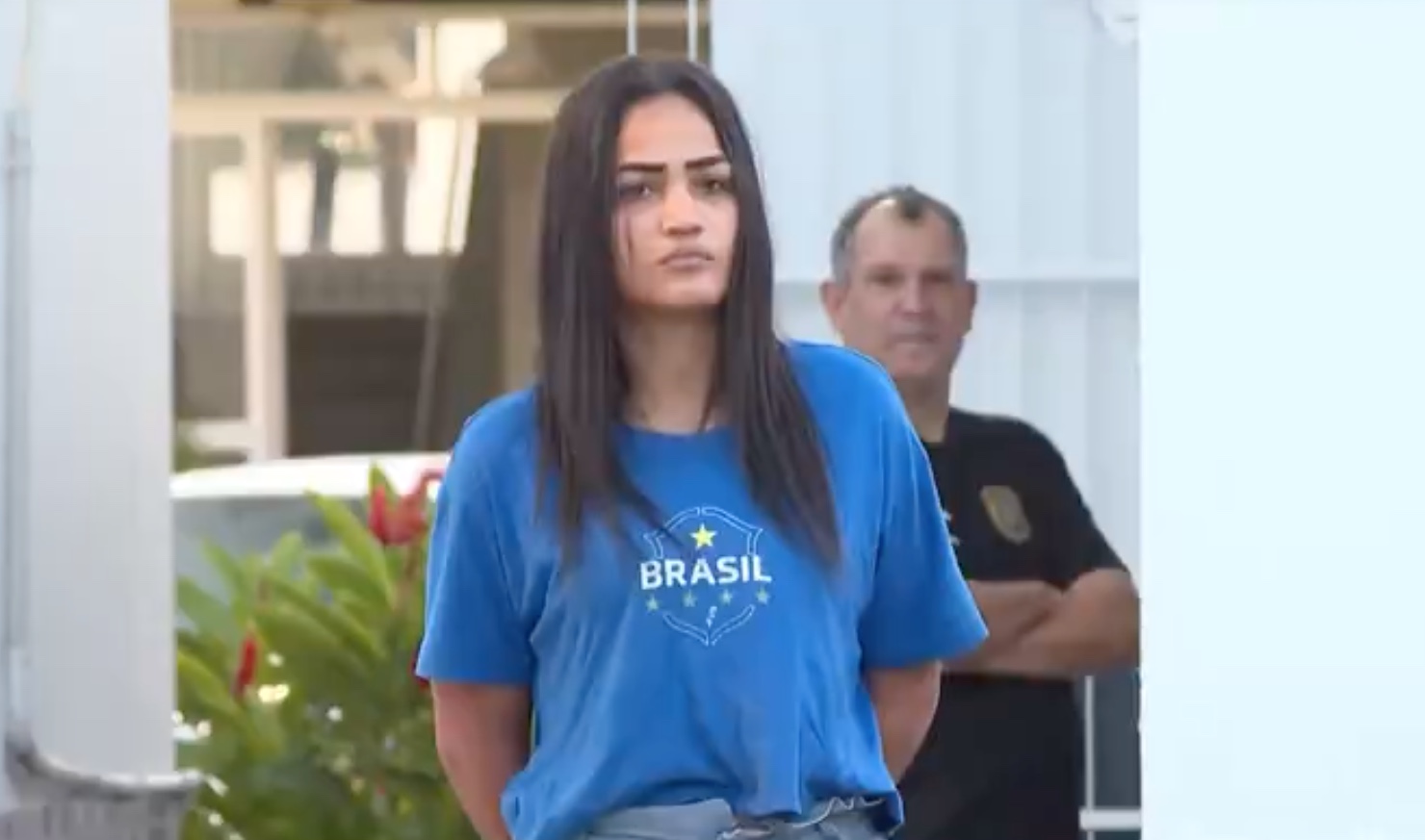 Na lista das mais procuradas, traficante se entrega a pedido do filho de 6 anos