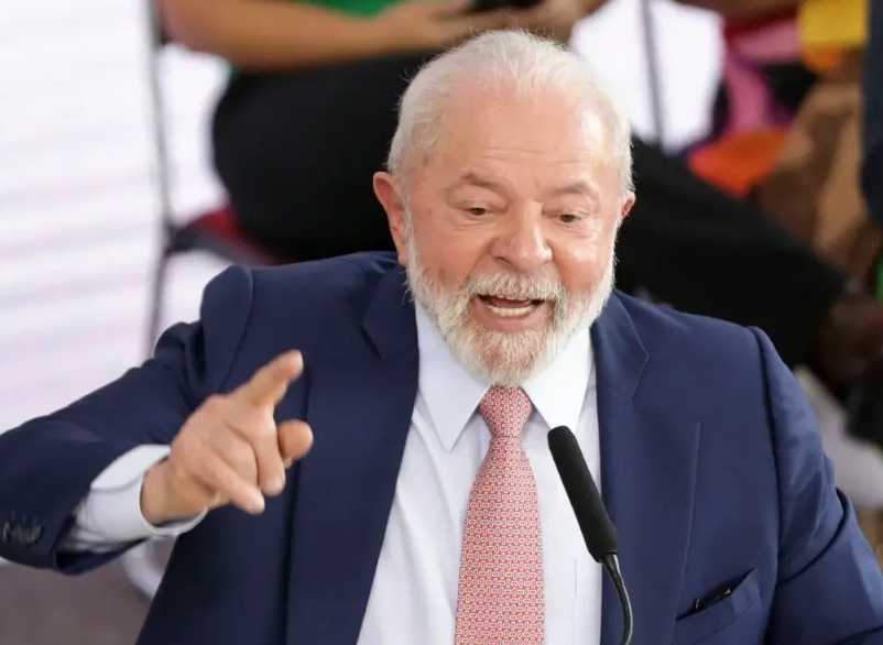 Lula sanciona lei que afasta vínculo de emprego entre pastor e igreja