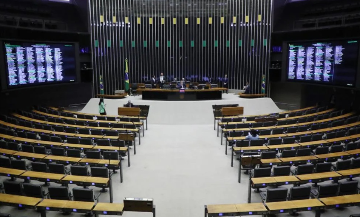 Câmara aprova PL que prevê pena de até 6 anos de prisão por crime de zoofilia