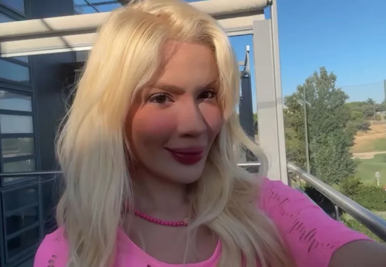 Reconciliação? Karoline Lima enlouquece fãs ao surgir na mansão de Militão em Madrid