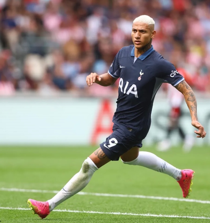 Richarlison vai doar R$ 2 milhões em cursos de inglês para instituições