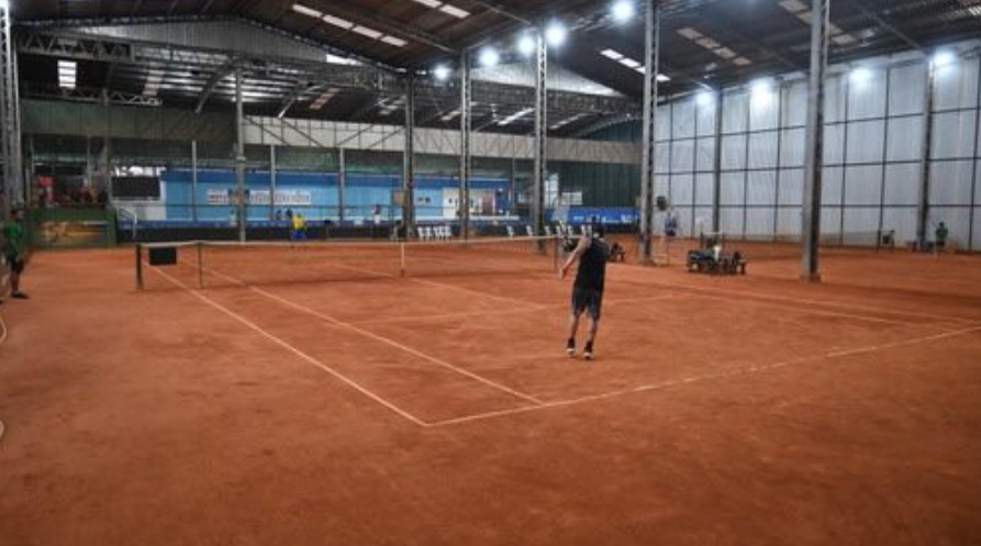Campeonato de tênis acontece até domingo com exposição de troféus de Guga em Manaus
