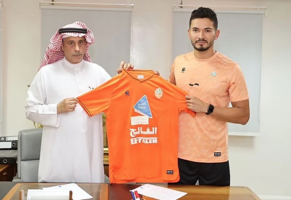 Com passagem pelo Manaus FC, atacante Vanílson é apresentado por clube Saudita