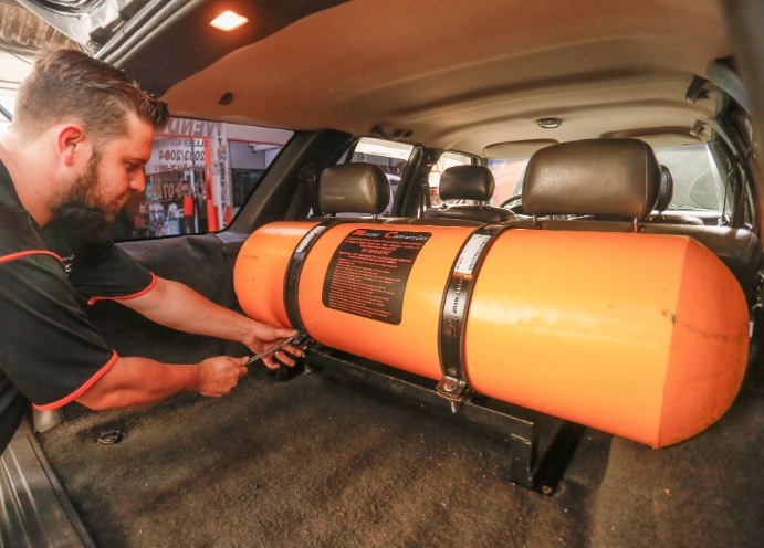 Projeto que isenta IPVA de veículos elétricos, híbridos e com GNV avança na Aleam