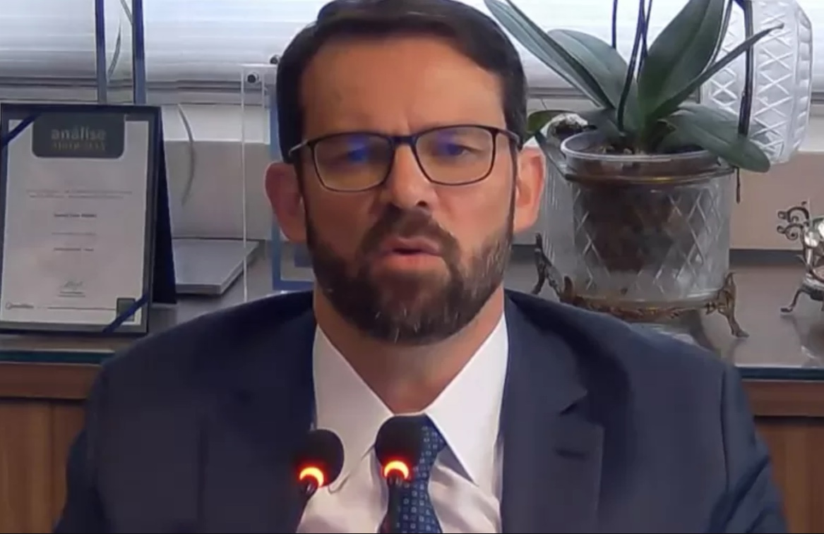 Após uma semana, Daniel Bialski deixa a defesa de Michelle Bolsonaro no caso das joias