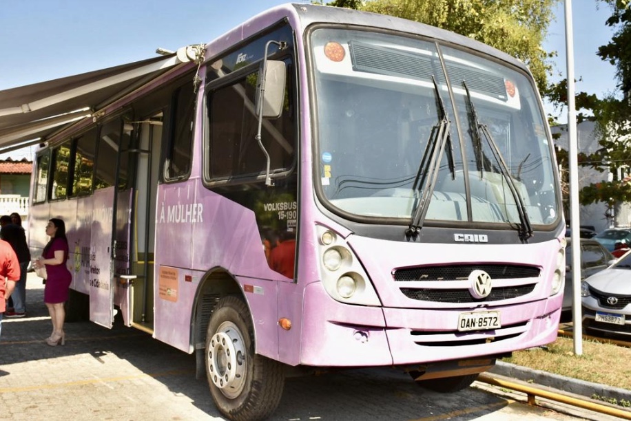 Ônibus para assistência à mulheres vítimas de violência doméstica oferece serviços sociais e jurídicos em Manaus