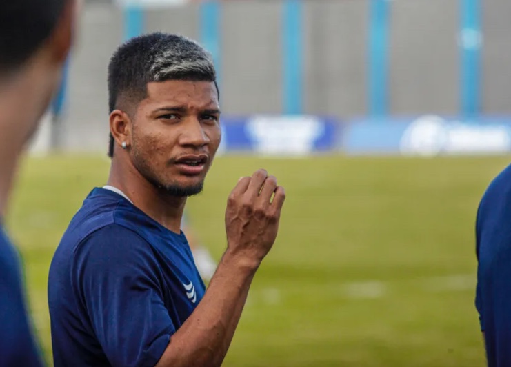 Ex-São Raimundo, Negueba acerta rescisão com o Confiança e tem pré-contrato com Ceará