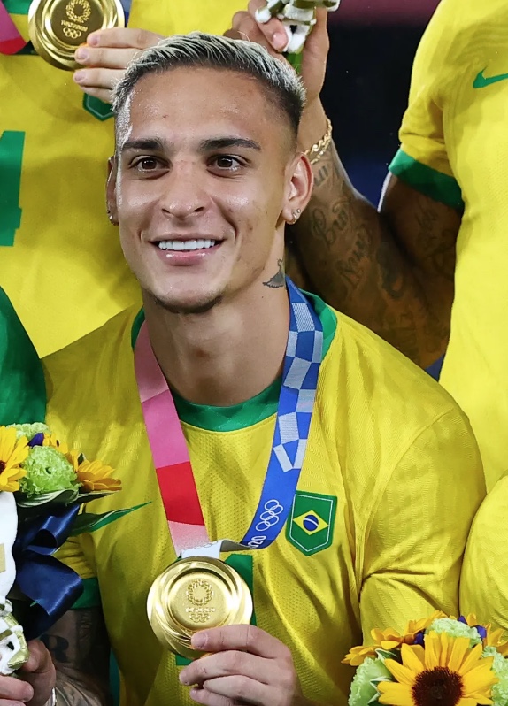 Polícia ouve testemunhas no caso de ex que acusa jogador Antony de ameaça e agressão