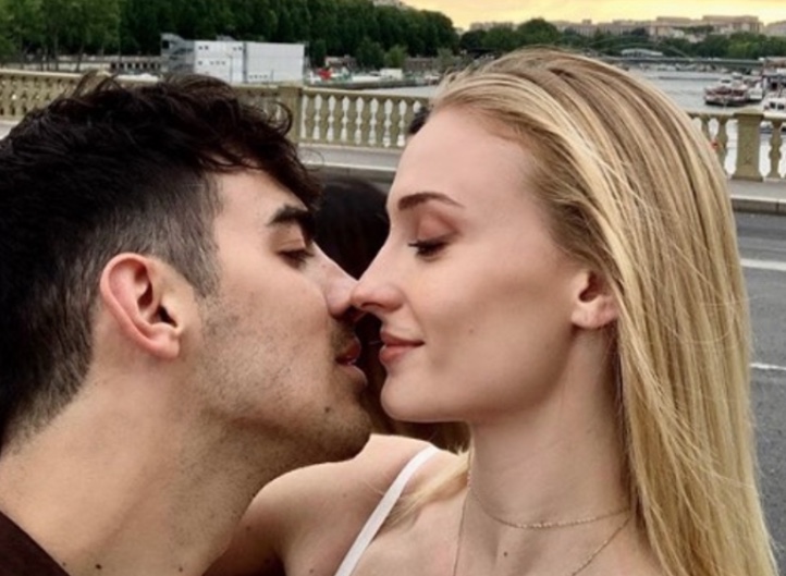 Sophie Turner e Joe Jonas confirmam fim do casamento