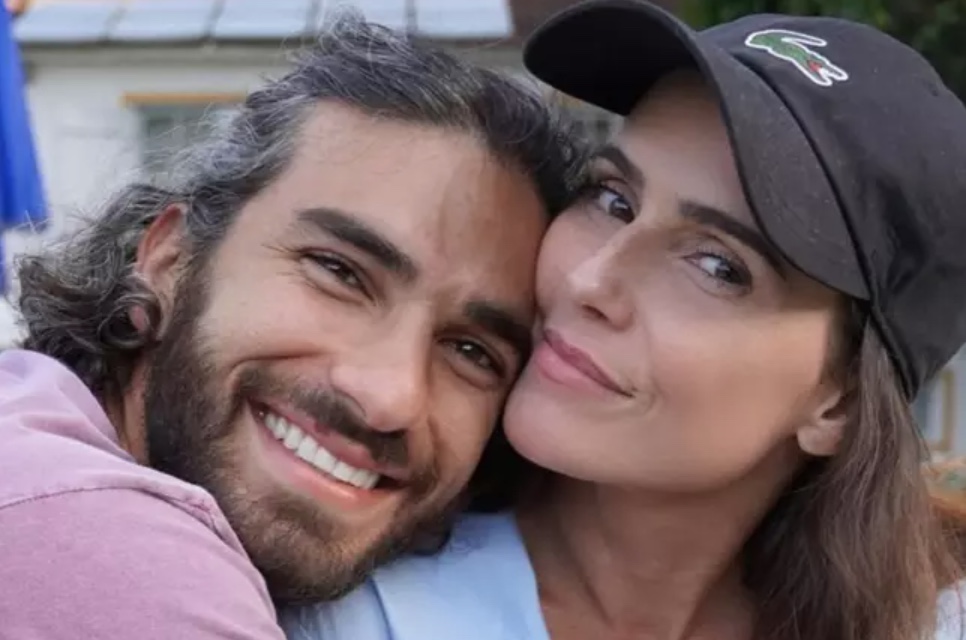 Deborah Secco fala sobre casamento aberto com Hugo Moura
