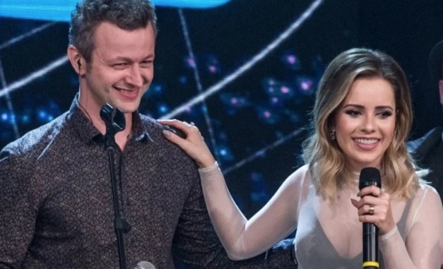 Choro e dueto: Fãs relatam bastidores de gravação do Altas Horas com Sandy e Lucas Lima