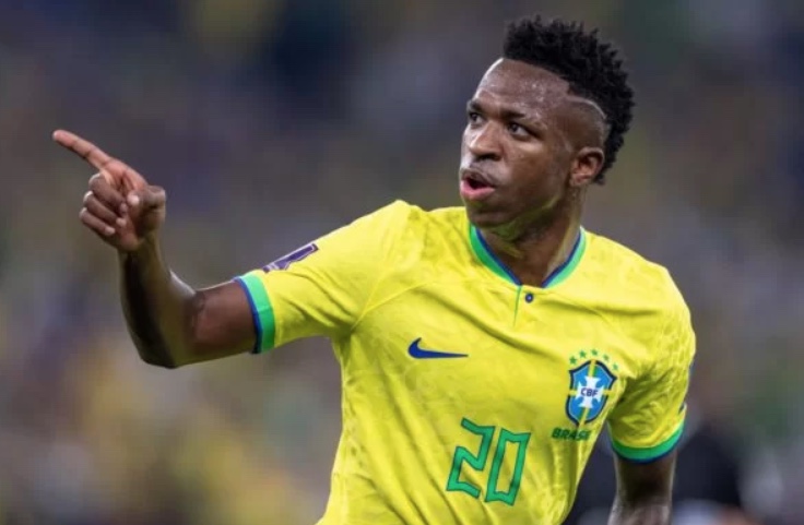 Seleção se apresenta com 7 novidades e 'Dinizismoá em alta entre boleiros