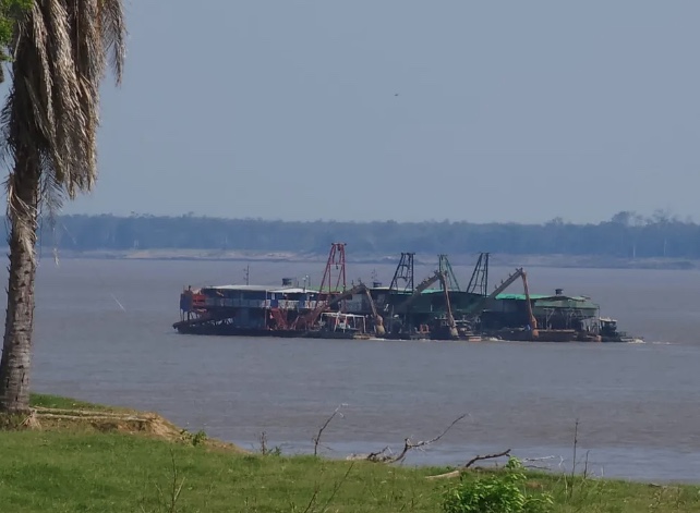 Garimpeiros fogem para Parintins após dragas serem destruídas em Manaus