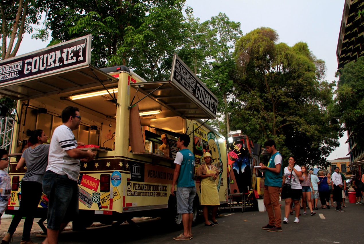 Lei que regulamenta “Food Trucks” é sancionada no Amazonas após PL de Roberto Cidade 