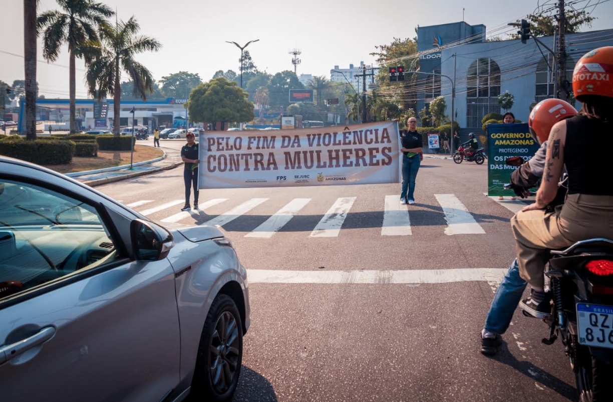 Ato público em Manaus destaca Dia Nacional da Luta contra a Violência à Mulher