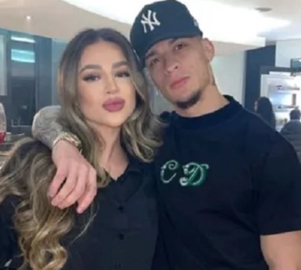 Gabi Cavallin, que acusa Antony de agressão e ameaça, depõe na polícia de Manchester