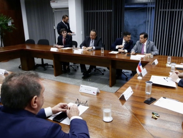 Maioria dos deputados do Amazonas votam a favor de taxar super-ricos; confira