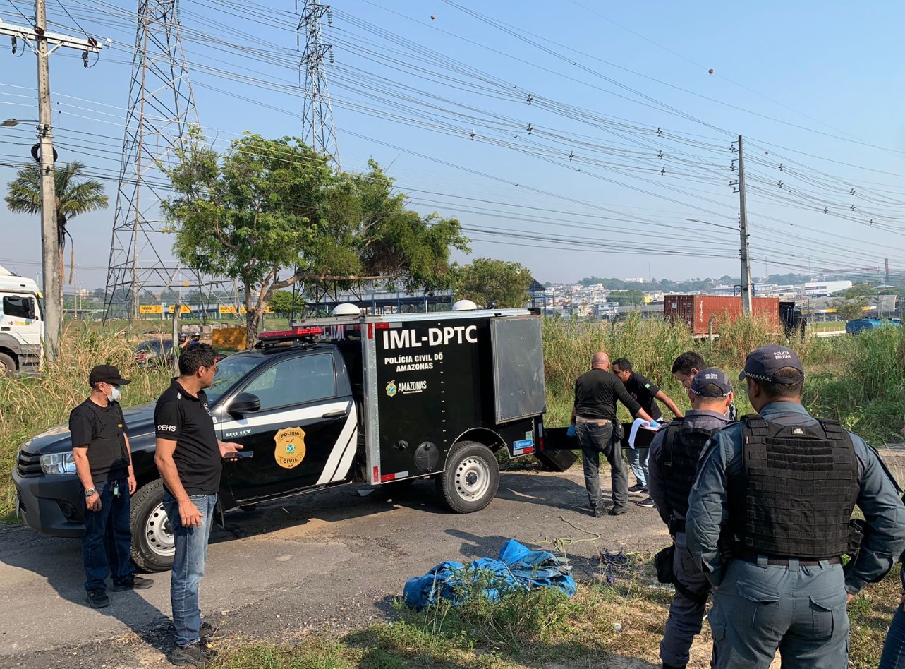 Corpos de dois homens são encontrados na Avenida das Torres