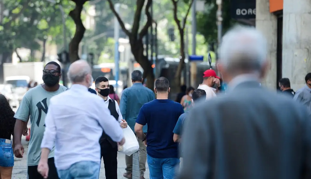 Expectativa de vida no Brasil fica em 75 anos em 2022, mostra IBGE