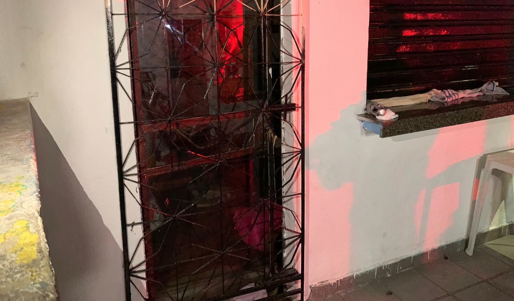 Mulher é assassinada a tiros em salão de beleza em Manaus