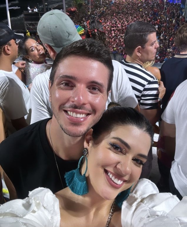 Vivian Amorim tranquiliza fãs após trio de Ivete quase tombar em Salvador 