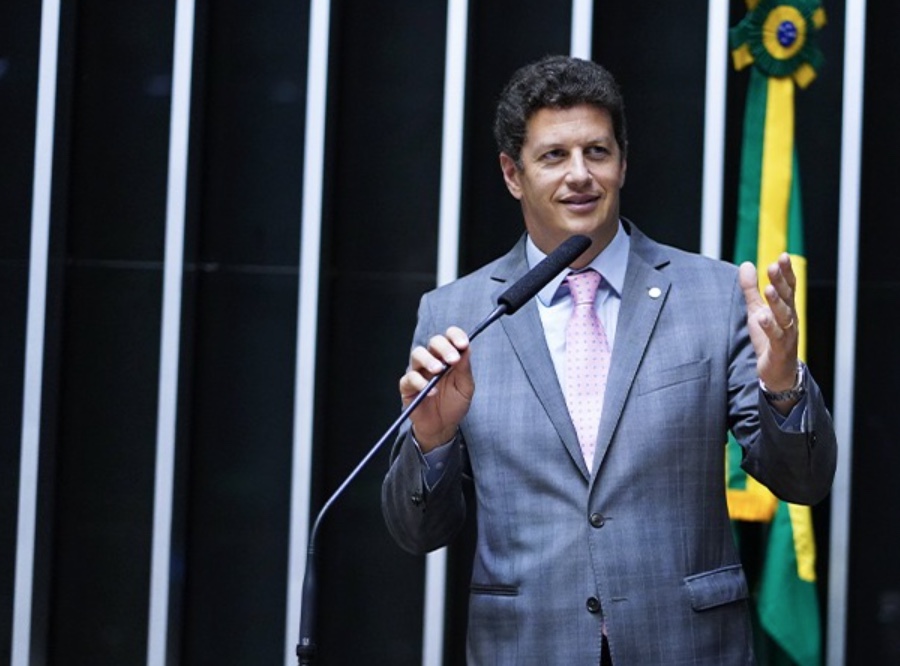 Salles critica MST e é vaiado por militantes durante sessão de homenagem ao movimento