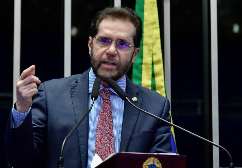 Plínio Valério critica STF por se "intrometer" na descriminalização das drogas