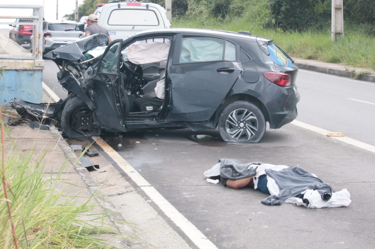 Jovem morre em grave acidente na Avenida das Flores