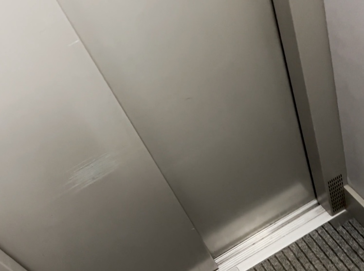 Homem morre depois de cair em fosso de elevador