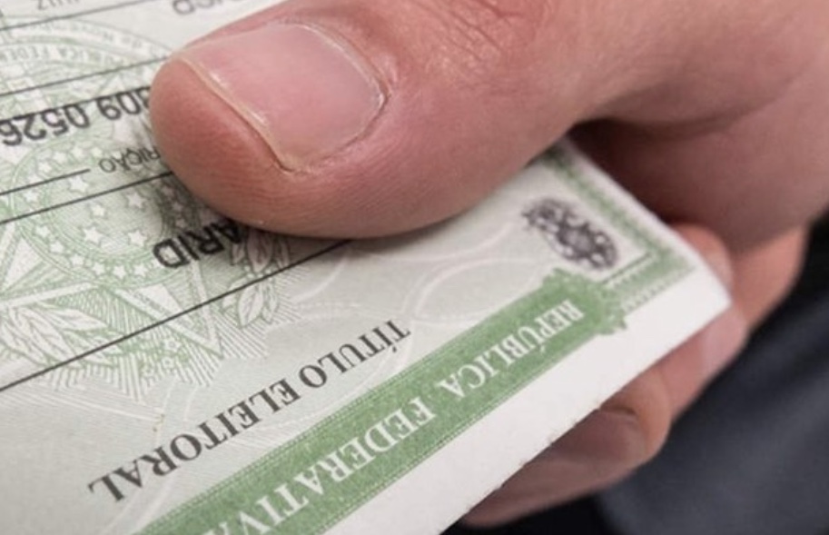 Meio milhão de jovens entre 15 e 18 anos já solicitaram 1ª via do título de eleitor para eleições deste ano  