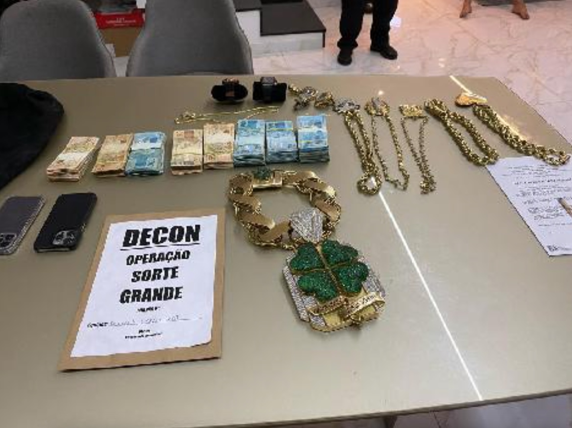 Cordão de 1,5 kg de ouro e veículos de luxo: Veja o que foi apreendido com influencers