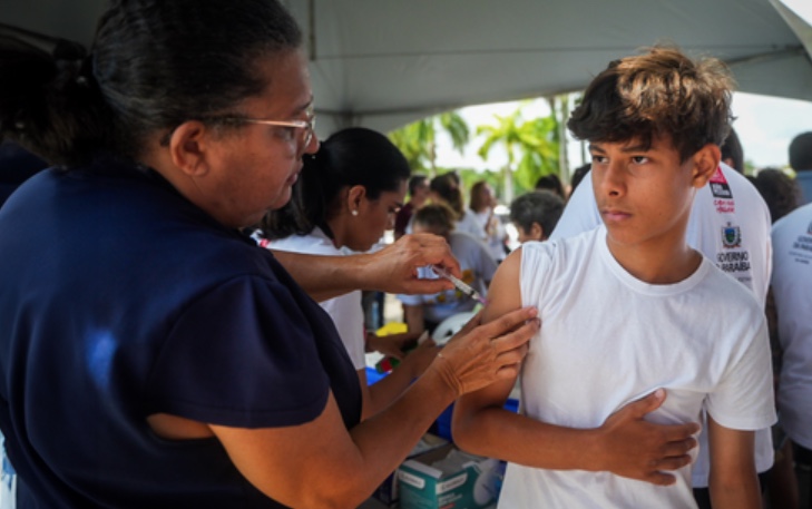   Ministério da Saúde libera vacinas da dengue prestes a vencer para pessoas de 4 a 59 anos 