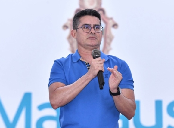 David Almeida anuncia 14º e 15º salário para professores da rede municipal 