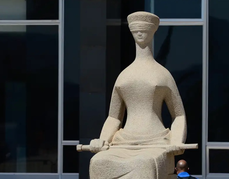 Provas obtidas em busca domiciliar sem mandado judicial serão anuladas, diz STF