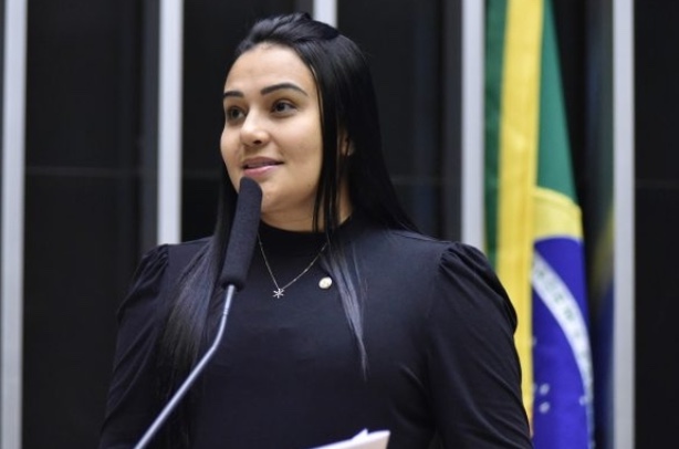 Justiça arquiva caso de câmeras em apartamento de deputada por falta de provas