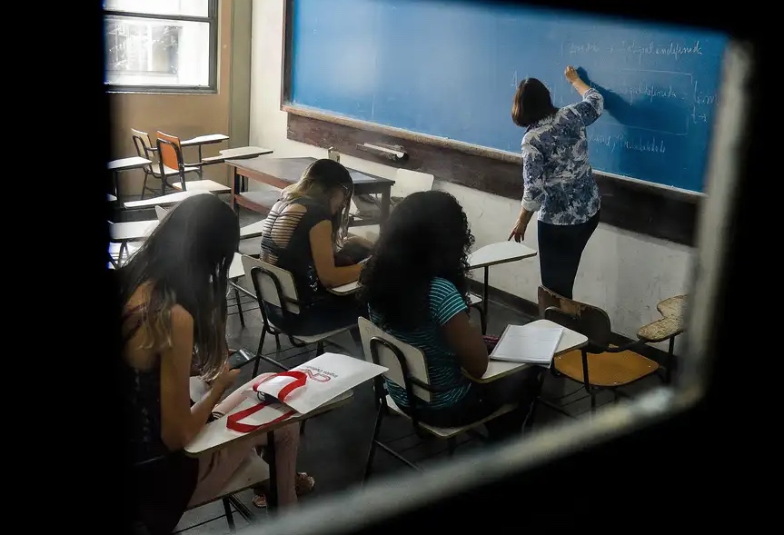 Entidades acionam STF contra lei que proíbe linguagem neutra nas escolas do Amazonas