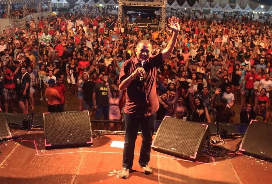 TCE-AM repreende e multa prefeito de Rio Preto da Eva por gastos excessivos com festas 