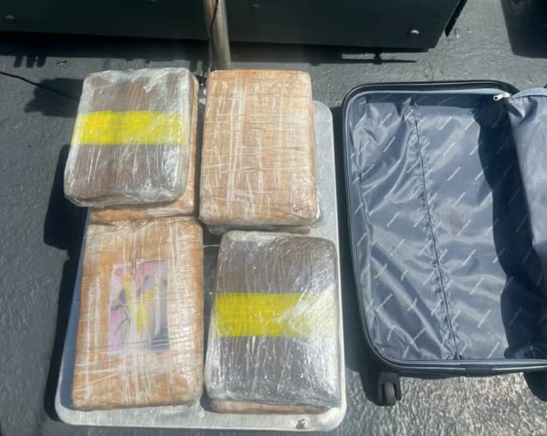 Marinha encontra 12 kg de droga em bagagem de passageiro de embarcação em Maraã