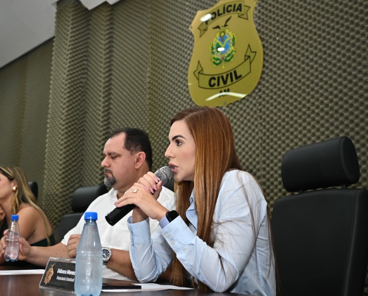 Deputada Débora Menezes será investigada por interferência política na Polícia Civil do AM