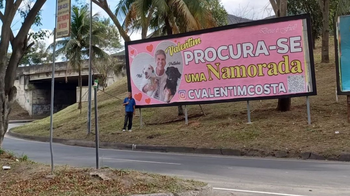 Viúvo gasta R$ 40 mil para espalhar outdoors em busca de um amor para o Dia dos Namorados