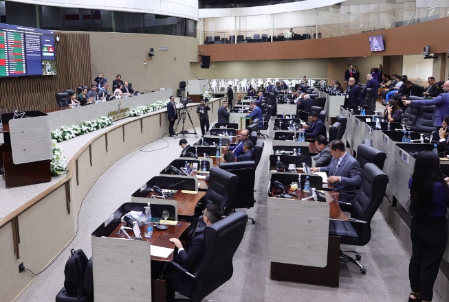 CMM promulga PL que ajusta quadro de servidores para realização de novo concurso 